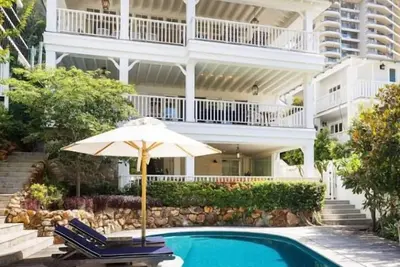 ★Burleigh Hamptons★ Surf views, Heated pool 200m to beach