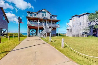 Image de Waterfront House w/ Private Hot Tub - Ocean Views, WiFi, Ac, Gas Fireplace, W/D