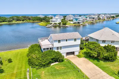 Image de Waterfront, Dog-Friendly House w/Shared Pool, Free WiFi, Private W/D, Central Ac