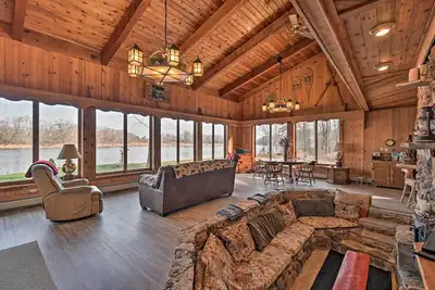 Image de ‘Eagles Nest’ - Baraboo Cabin on Wisconsin River!