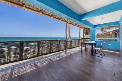 Image de Oceanfront King Suite · Private Terrace · Views