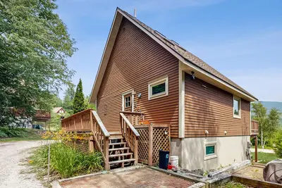 Image de Family-friendly cabin w/private deck & washer/dryer, free WiFi, & full kitchen