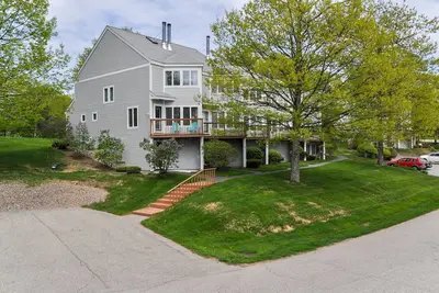 Image de Four-level condo near Story Land w/mtn views, private washer/dryer, & gas grill