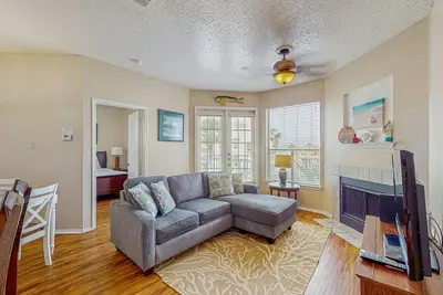 Image de Dog-friendly home w/central Ac, free WiFi, full kitchen, shared pool & hot tub