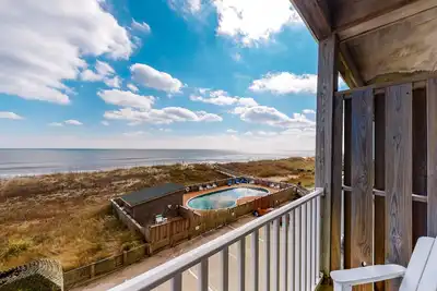 Oceanfront, dog-friendly condo with ocean view, pool & central Ac