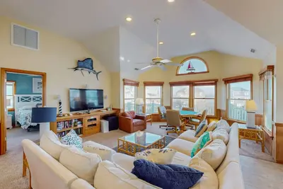 Image de Ocean-view house with pool, hot tub, game room, balcony, deck, & beach access