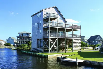 Image de Custom, Waterfront Home w/ Boat Ramp, Sound Views, Private Hot Tub, Shared Pool