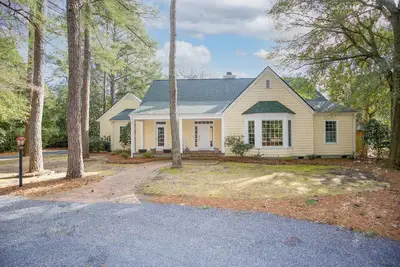Image de 510 Linden : 5  Br, 4. 5  Ba House in Pinehurst, Sleeps 12