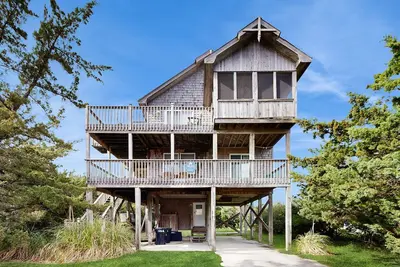 Image de Soundside Home w/ Private Hot Tub, Roof Deck, Water/Lighthouse Views, WiFi & Ac