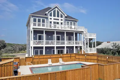 Image de Ocean-view home with central Ac, pool, & hot tub