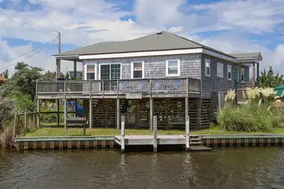 Image de Waterfront Home w/private W/D, A/C, Free WiFi, gas grill, & Shared Pool