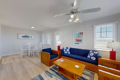Image de Dog-friendly townhouse with pool access, W/D, Ac & ocean views - walk to beach