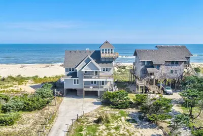 Image de Oceanfront home with private pool, hot tub, ocean view, & pool table