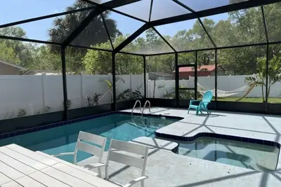 Image de Central Perk Retreat Heated Pool + Zoo 1 Block!