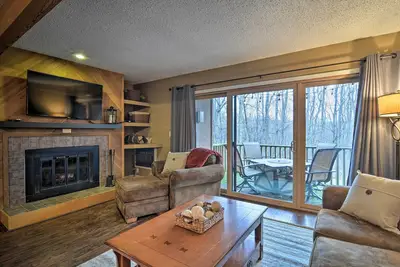 Image de Cozy Bellaire Condo w/ Balcony - 3 Mi to Skiing!