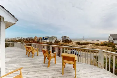 Image de Oceanfront home with central Ac, ocean view, private hot tub, & pool