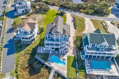 Image de Waterfront house with private pool, hot tub & fireplace - dog-friendly