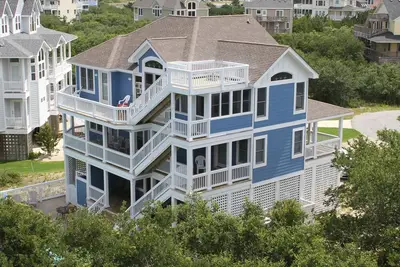 Image de Stunning sound-view home with private pool, hot tub, & pool table - dog-friendly