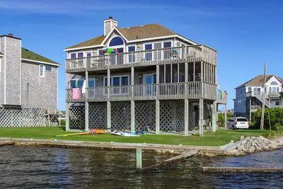 Image de Waterfront dog-friendly home on the Sound with private hot tub, pool & Ac