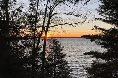 Image de Charming and Cozy, 4-Season, Fence Lake Cottage with Beautiful Sunset View