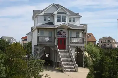 Image de Dog-friendly home with private pool, hot tub, foosball, & Ac - walk to beach