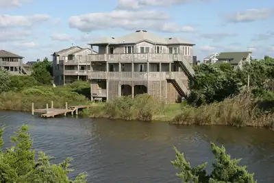 Image de Waterfront & Well-Equipped House w/Free WiFi, Private W/D, Hot Tub & Shared Pool