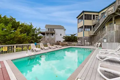 Image de Dog-friendly home with private hot tub, pool, & pool table