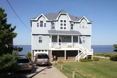 Image de Waterfront Home w/ Private Hot Tub, Fireplace, Ac, Washer/Dryer & Shared Pool