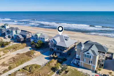Image de Oceanfront home with hot tub, WiFi, ocean view, central Ac, & washer/dryer