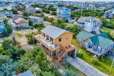 Image de Spacious dog-friendly house with shared pool, private hot tub, & central Ac