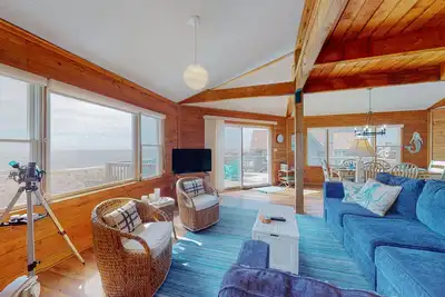 Image de Oceanfront, Dog-Friendly, 4-Bedroom w/ Private Hot Tub, Ocean View, Ac, WiFi