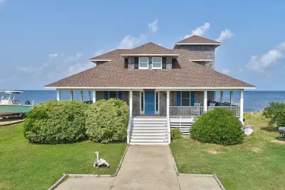 Image de Dog-Friendly Waterfront Home with Free WiFi, and Private Hot Tub