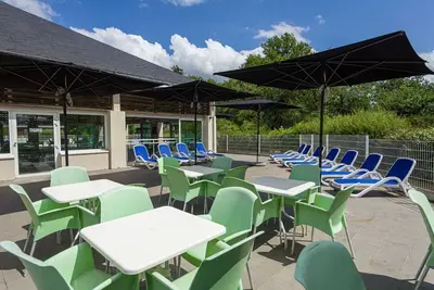 Appartement dans une maison de vacances avec internet, piscine, Tv, terrasse, animaux admis, parking
