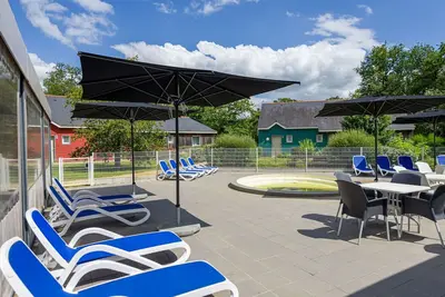 Appartement dans une maison de vacances avec internet, piscine, Tv, terrasse, animaux admis, parking