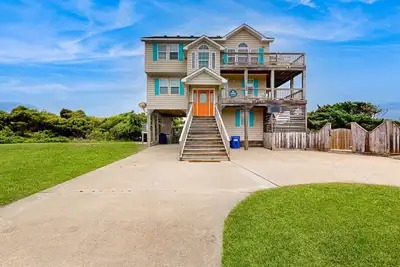Image de Inviting house with central Ac, private pool, hot tub, ocean views, & W/D