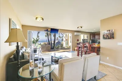 Image de Tropical Oceanside Home w/ Deck, Walk to Beach