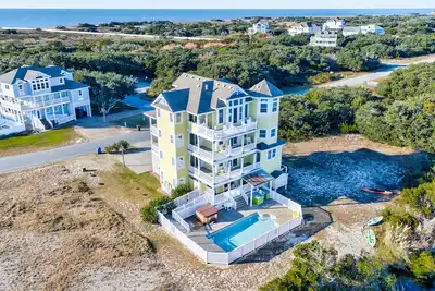 Image de Lakefront, dog-friendly home with W/D, private pool & hot tub - close to beach