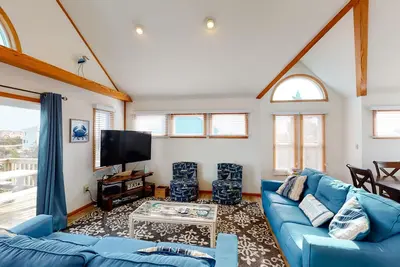 Image de Bright home with pool & tennis access, central Ac & W/D  - walk to the beach