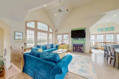 Dog-friendly waterfront house with private pool, hot tub, ocean views & Ac