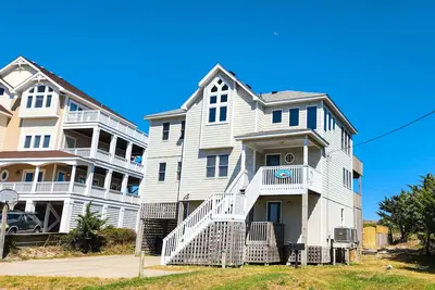 Image de Oceanfront home with private hot tub, pool, washer/dryer & central Ac