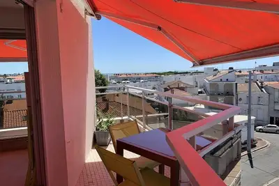 Image de Appt 4 pers, 2 vélos élec centre-ville tout à pieds, aperçu mer parking, garage.