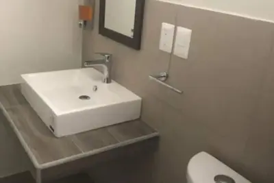 Image de House 10 Rooms With Bathroom 25 People.