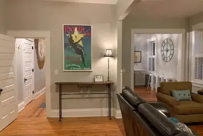 Image de Gorgeous Historic Flat on Main St. Findlay