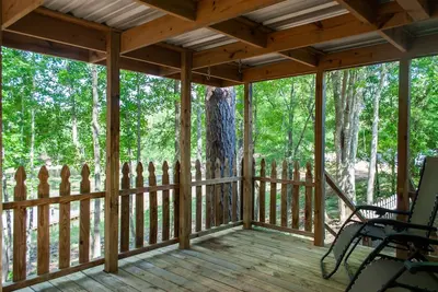 Image de 4 bd rm, 2bth modular, feat. full ktch, private deck & grill at Kick Back Ranch.