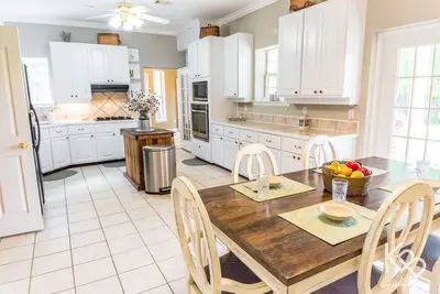 Image de The Ada Estate Home at Kick Back Ranch & Event Center, 8br 4. 5bth, Accom. 20