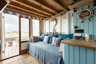 Image de Sea-View Stargazing Beach Hut on Mudeford Sandbank