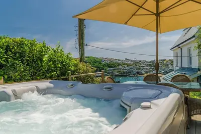 Image de Entire Victorian school w. hot tub & harbour views