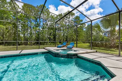 Image de Fabulous 6 Bed Home with Private Pool/Spa, Extended Deck and a Conservation View