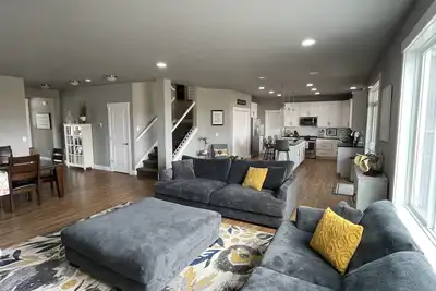 Image de Beautiful 3 bed+den, 3bath huge home on the Spokane River and Centennial Trail