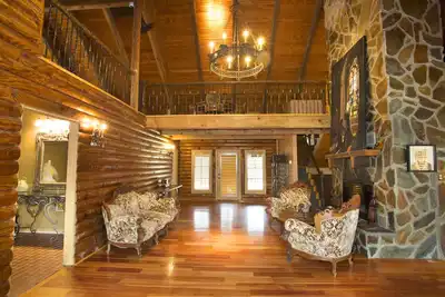 Image de Cozy Log Cabin